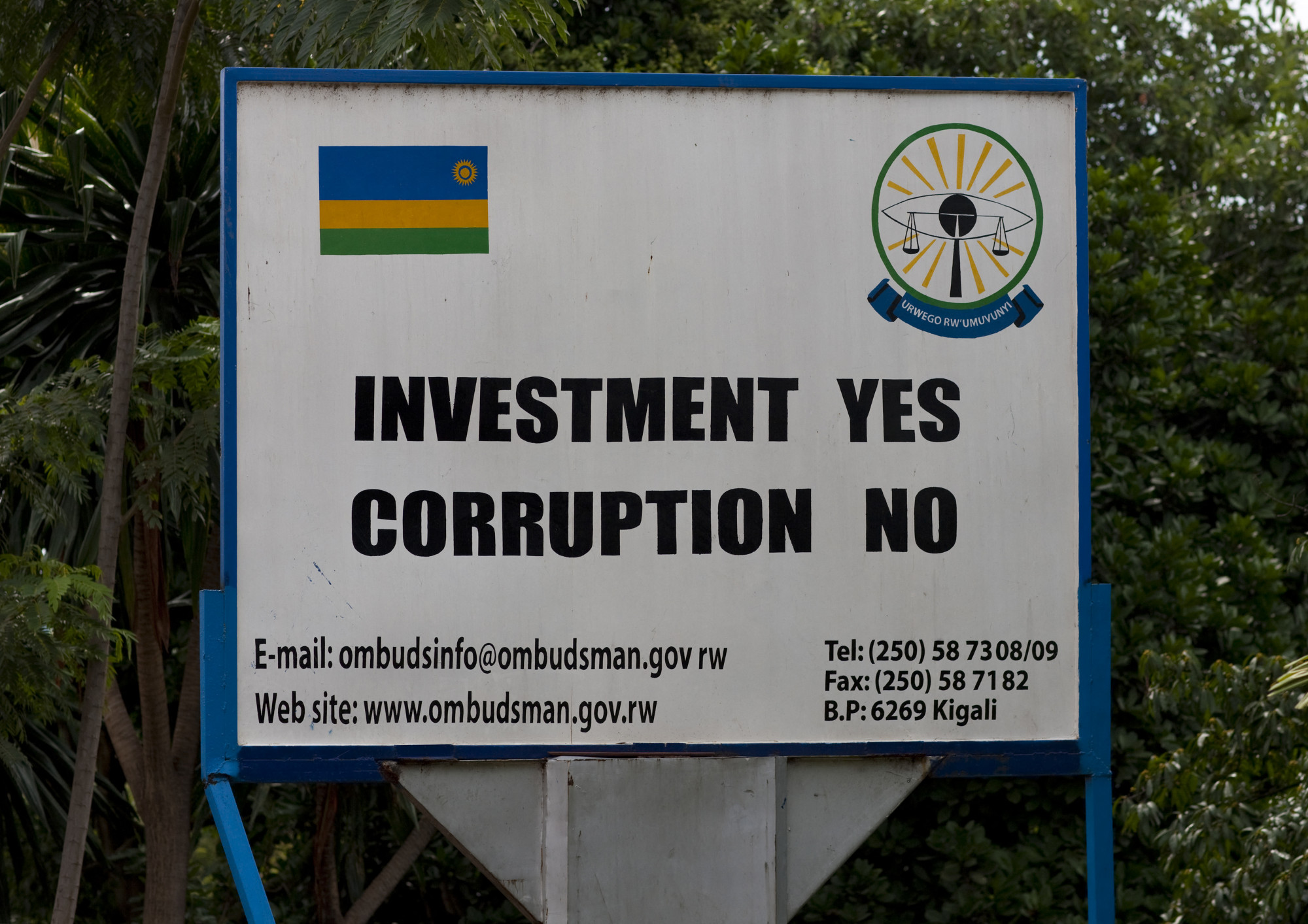 Befektetés igen, korrupció nem - óriásplakát Ruandában