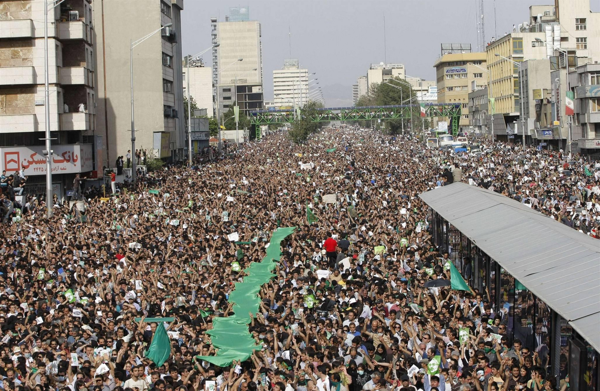 A Zöld Mozgalom tüntetése Iránban, a 2009-es választások után.