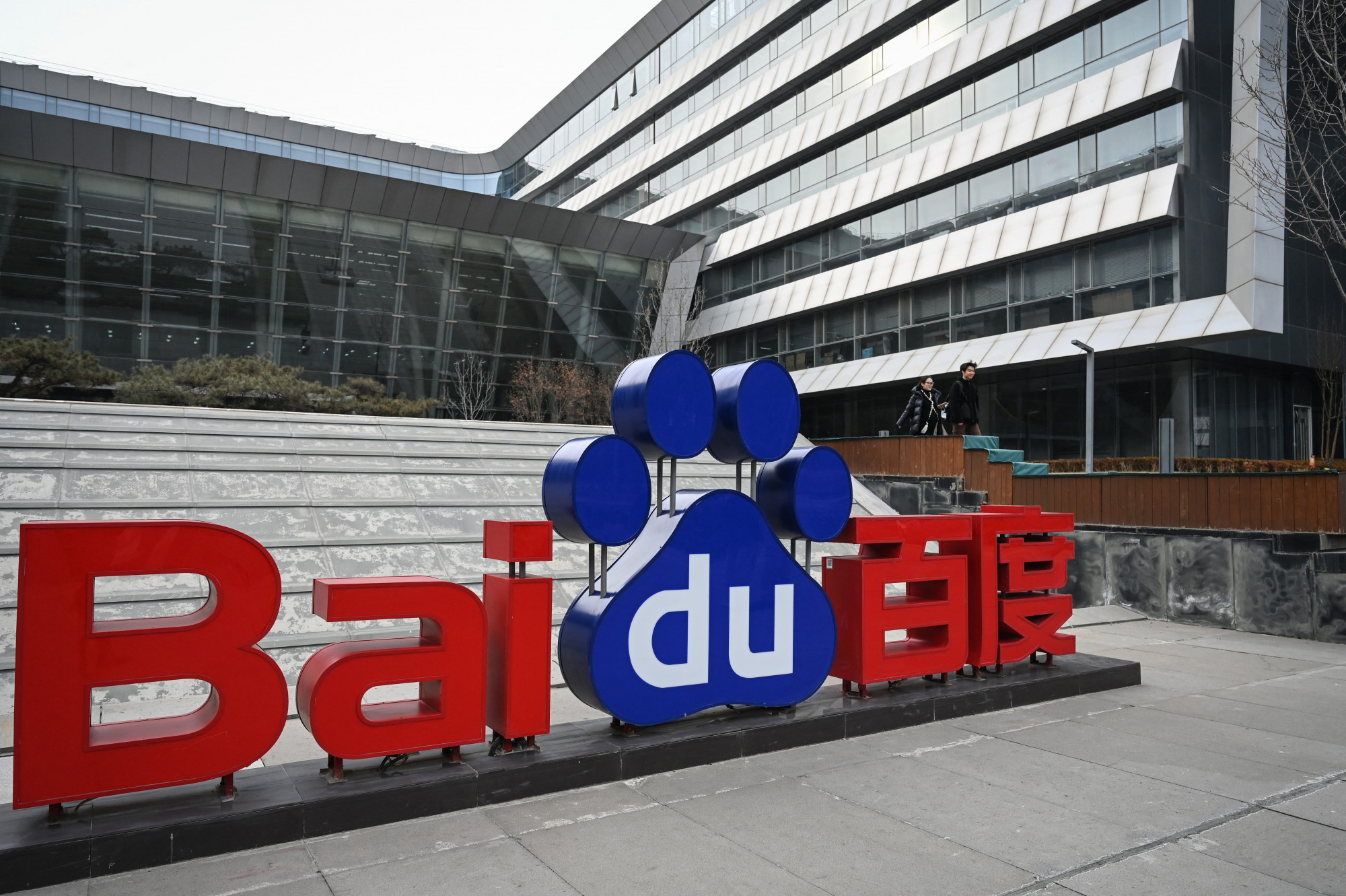 A kínai Baidu egyik vezetője szerint a rendes munkaerő 0-24 a bekapcsolt mobilja mellett áll készenlétben