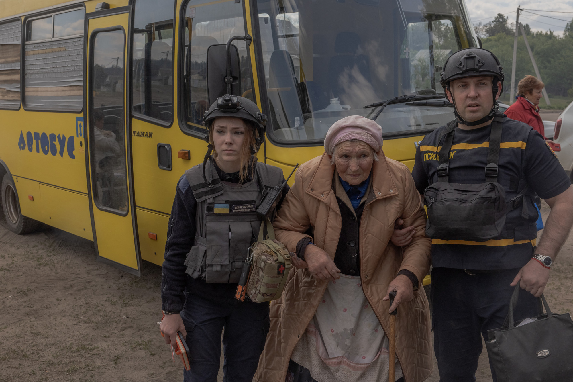 Az ukrán hatóságok civileket költöztetnek ki Harkiv megye északkeleti részéből