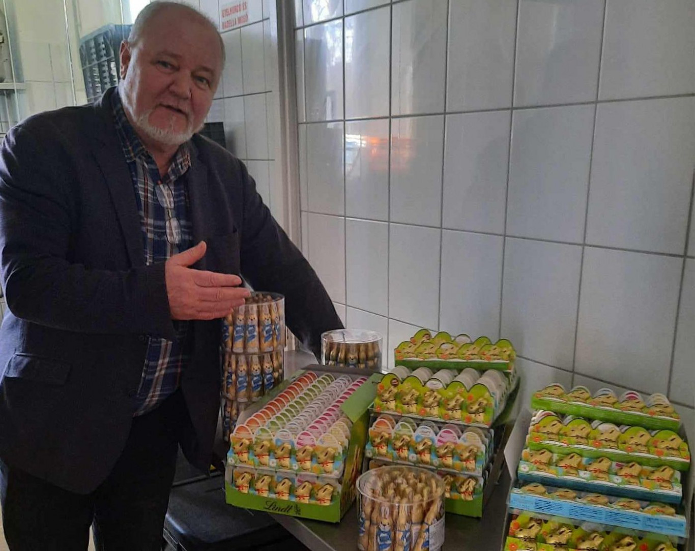 Újrázna az illegális medvepreparátummal kereskedő fideszes, aki évről évre 100 milliós megbízásokat kap Sümegtől