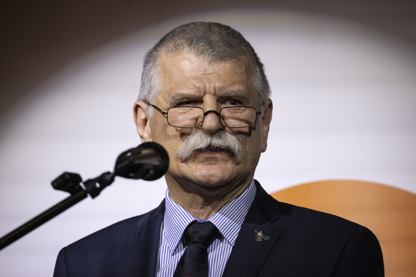 Kövér péntek este 8 órára hívná össze az orosz kibertámadásról szóló rendkívüli ülést