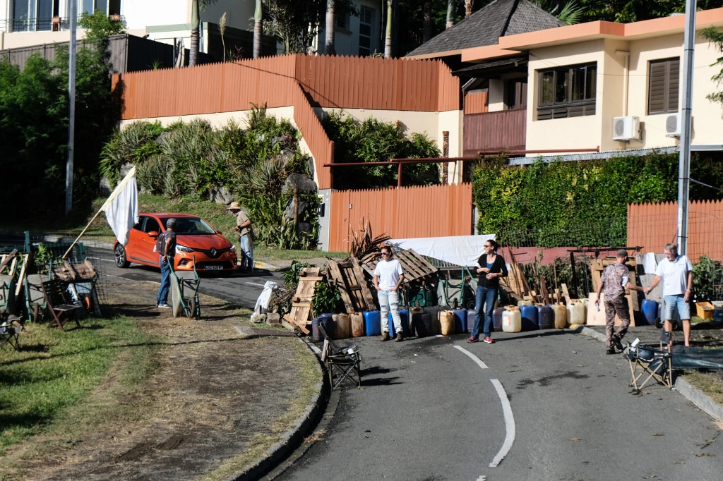 Barikádokat állítanak a helyiek Új-Kaledónia fővárosában, Noumeában