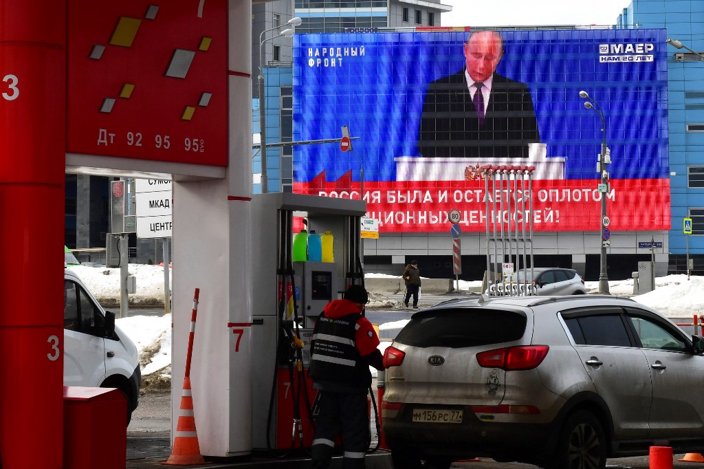 Oroszország a tervezettnél korábban oldja fel a benzinexport-tilalmat