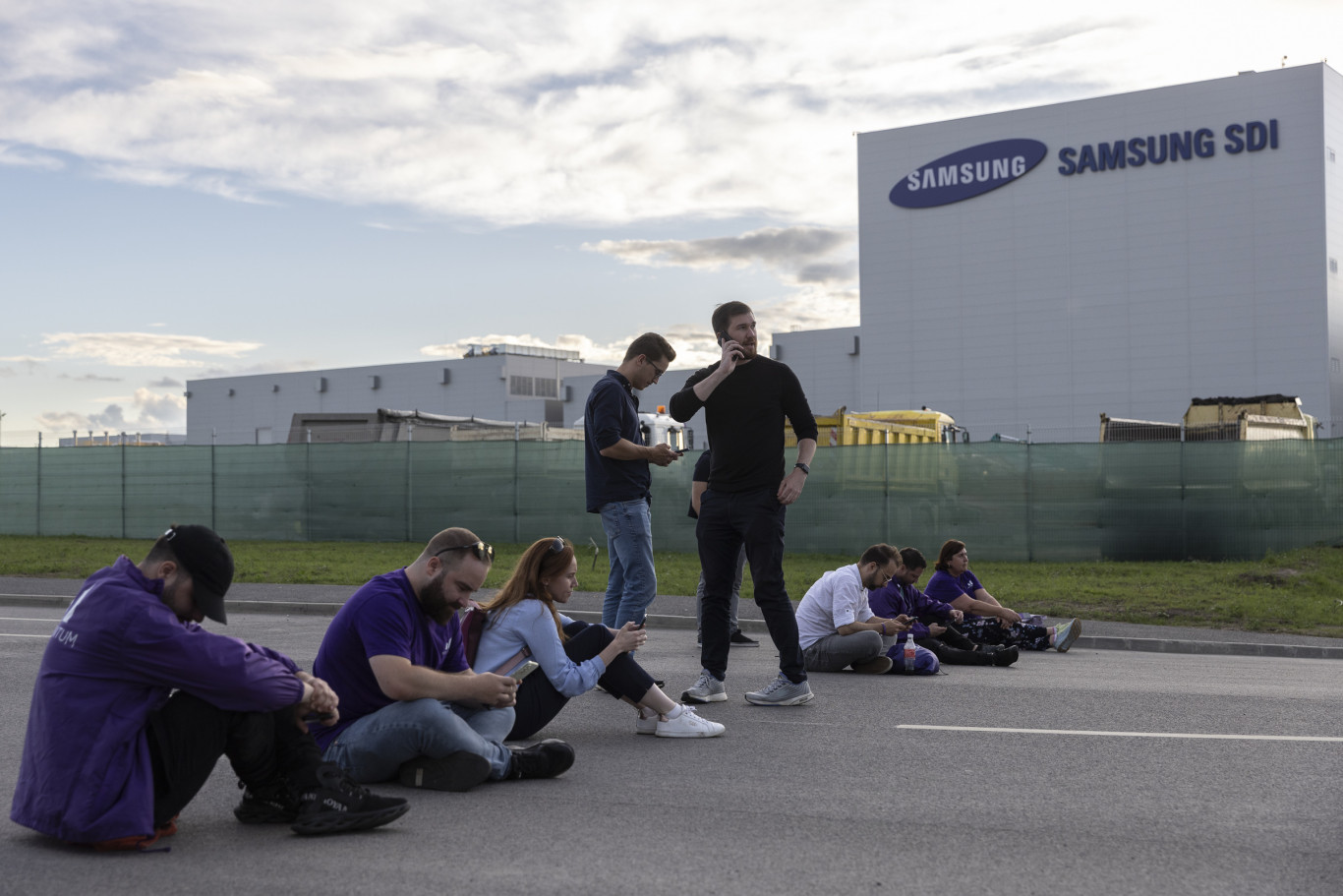 Segélyvonalat hoztak létre a gödi Samsung-gyár dolgozóinak