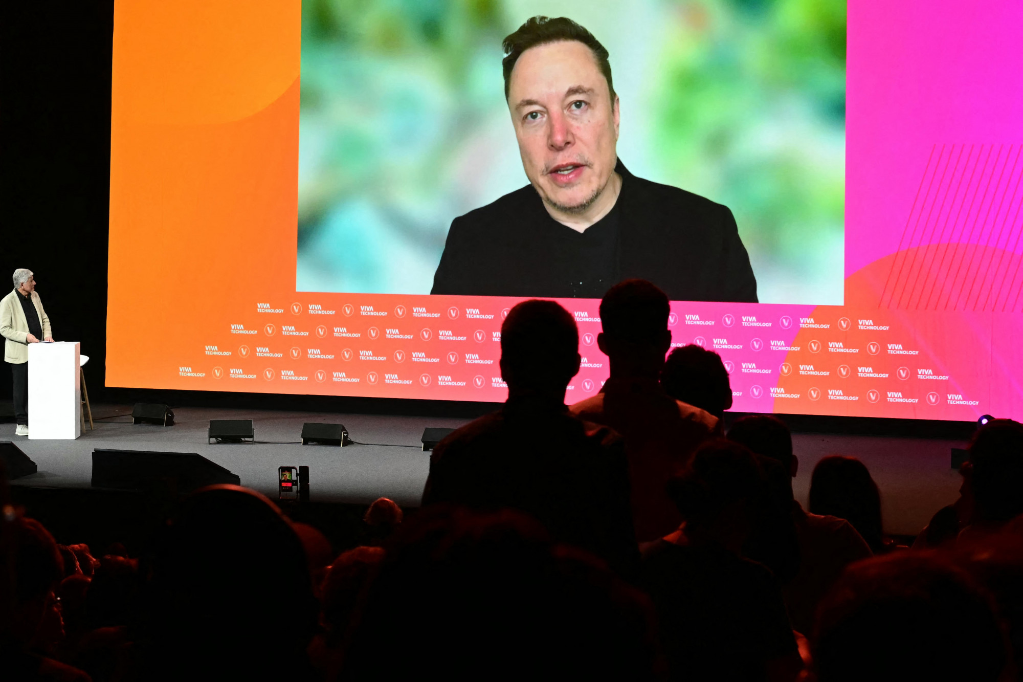 Elon Musk szerint a robotok elveszik a munkánkat