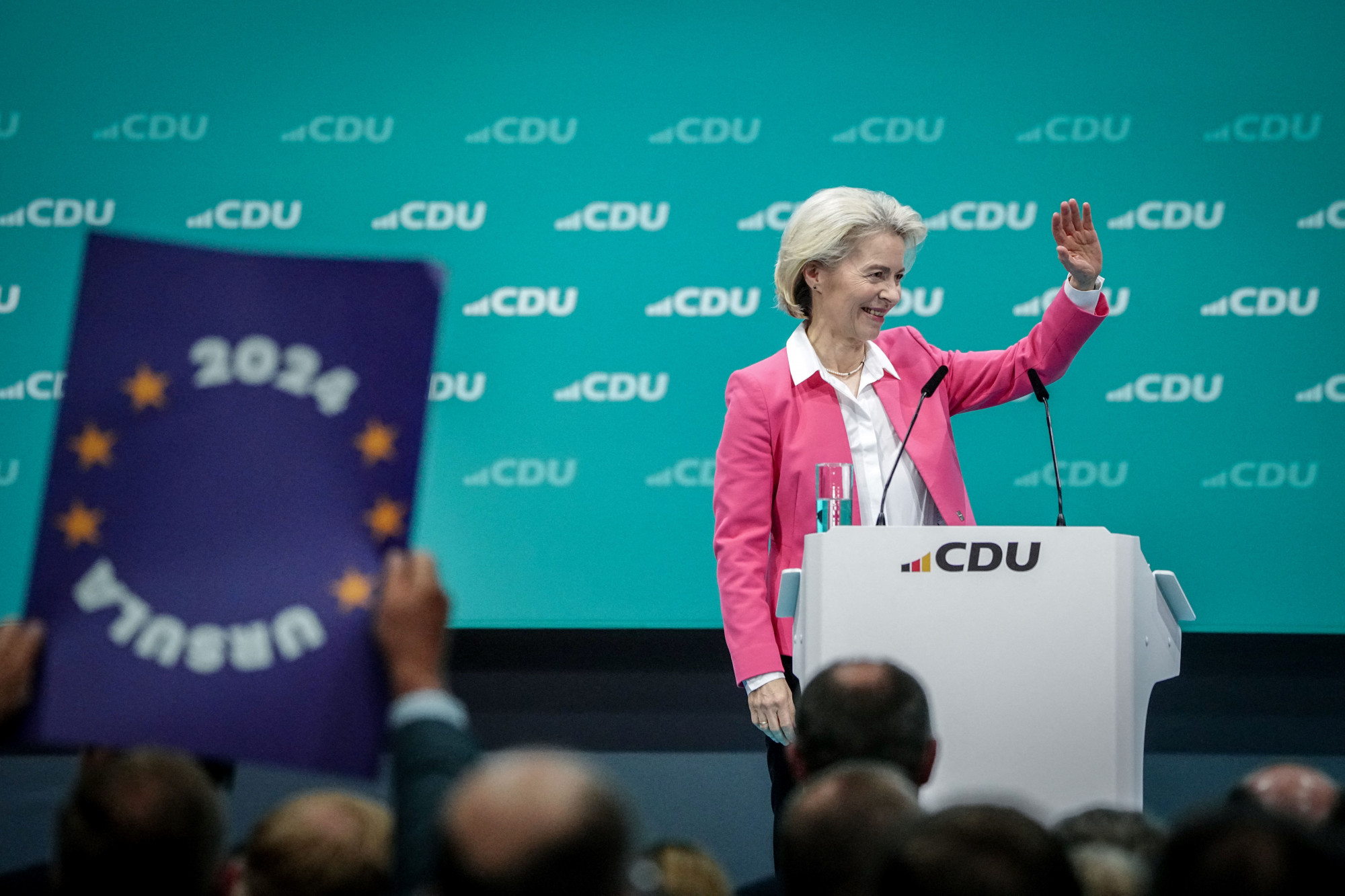 FAZ: A három nagy európai pártcsalád megállapodott Ursula von der Leyen újrázásában