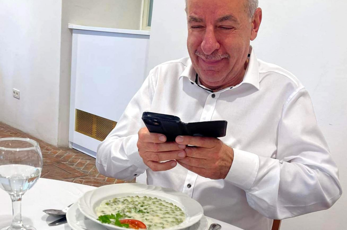 Sulyok Tamás borsófőzeléket ebédelt