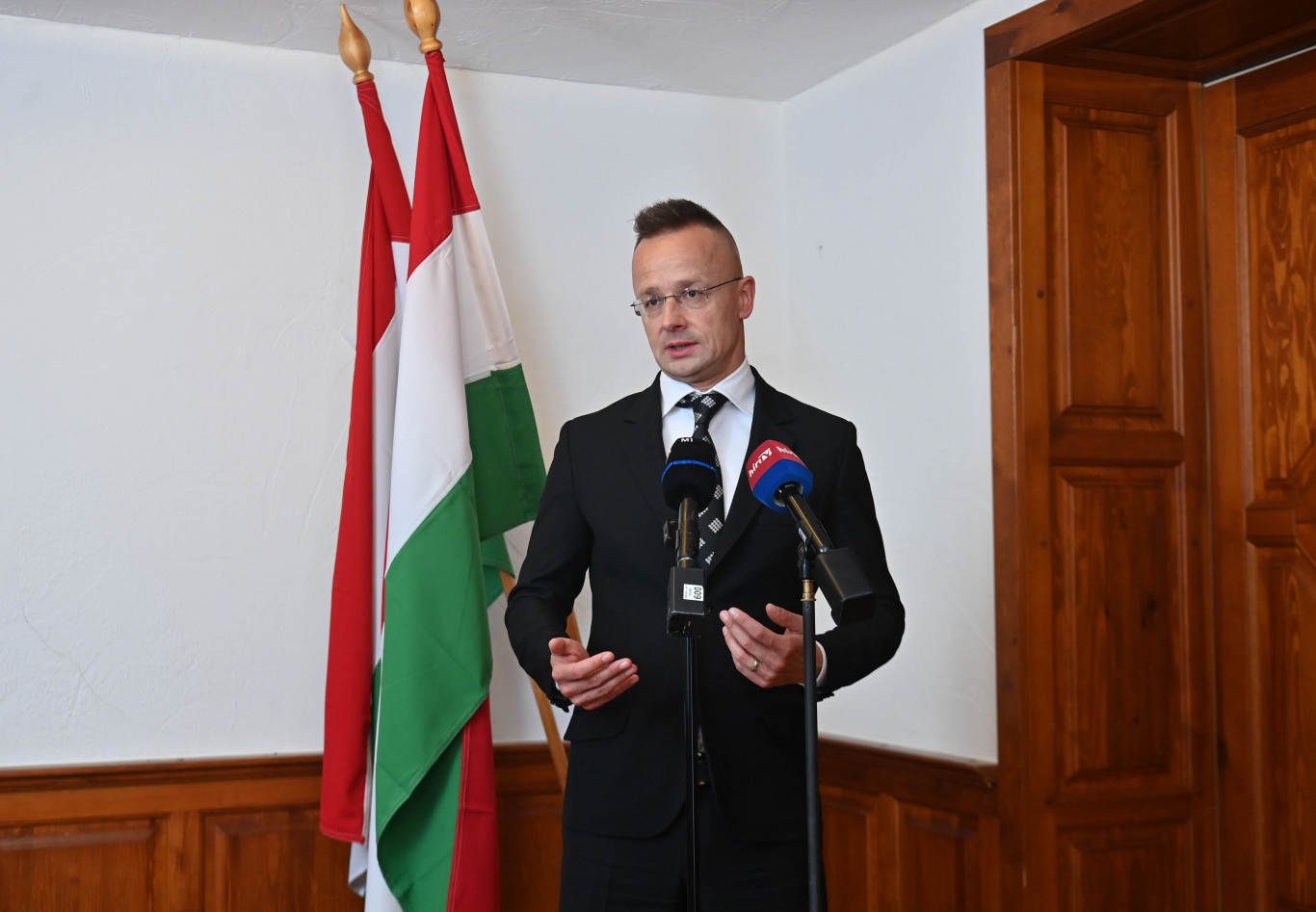 Szijjártó kezdeményezte, hogy az EU szankciós listára tegyen három ukrán katonai vezetőt
