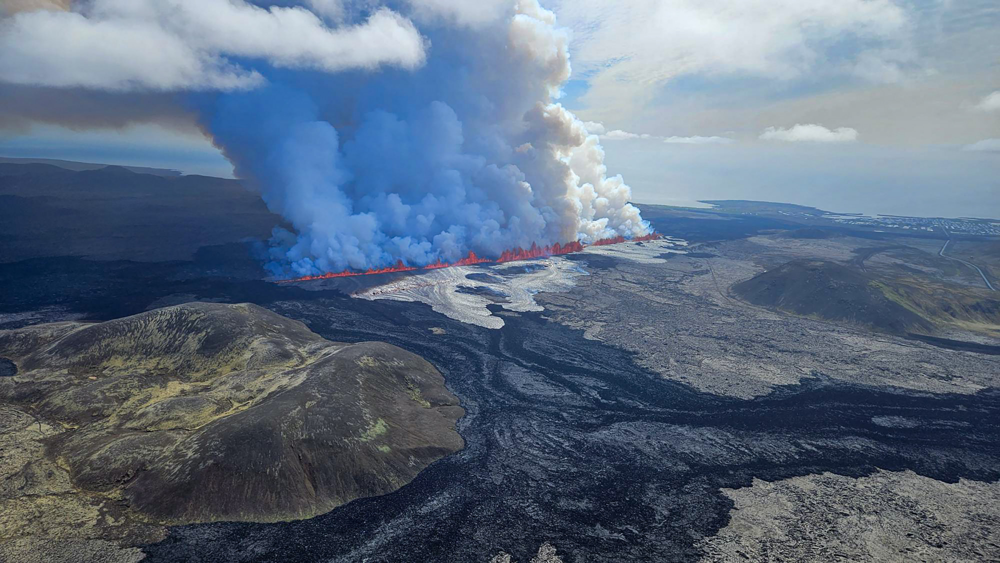 Ismét kitört az izlandi vulkán, ami miatt már egy egész falut evakuáltak véglegesen