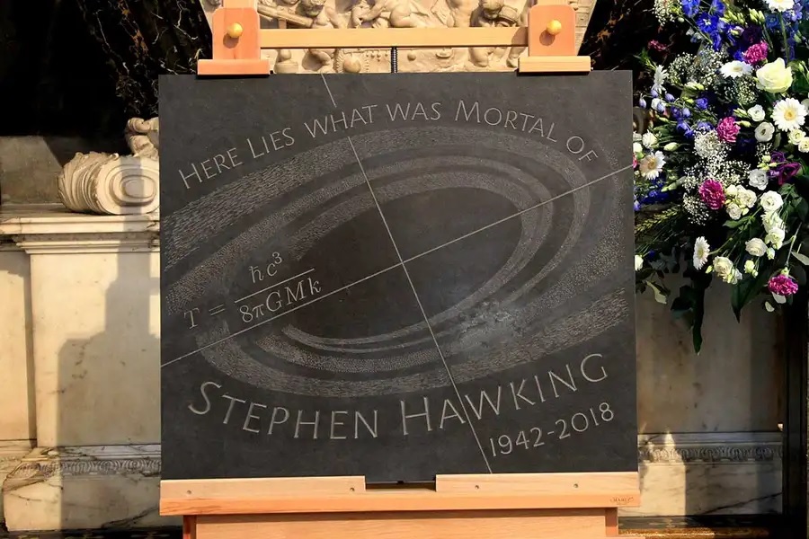 A westminsteri apátság sírköve a Hawking-sugárzás képletével