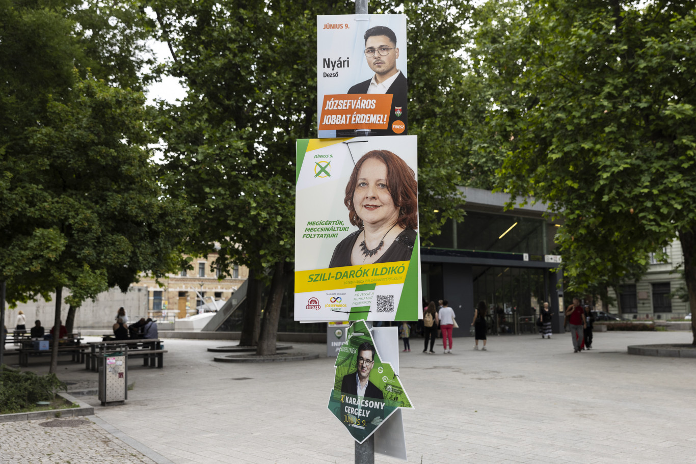 Délután négyig minden választási plakátnak el kell tűnnie az utcákról