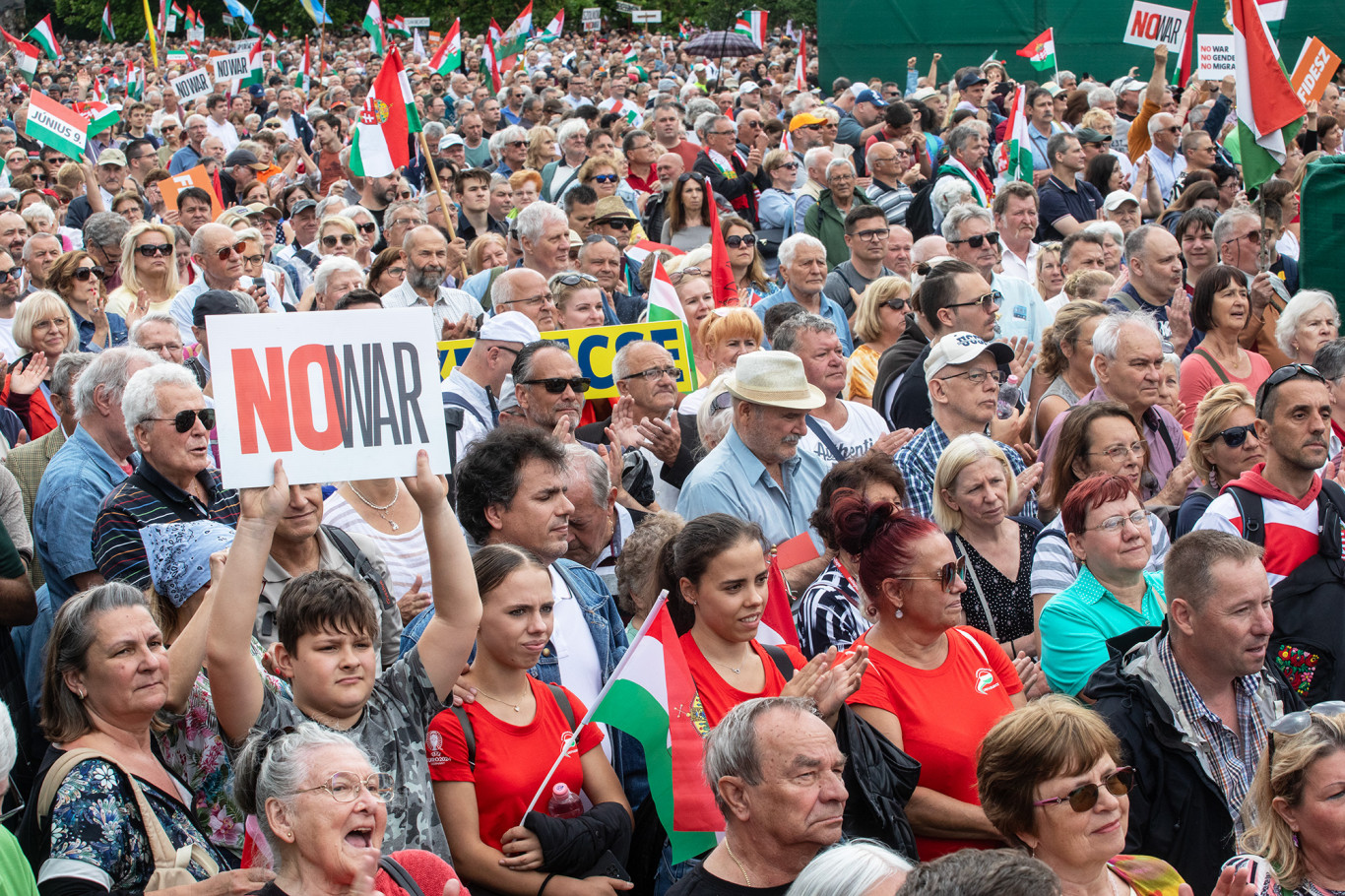 Megvan, honnan hova tart a Békemenet október 23-án, Magyar Péter korábban azt írta, ez a helyszín a Tiszának már kicsi lenne