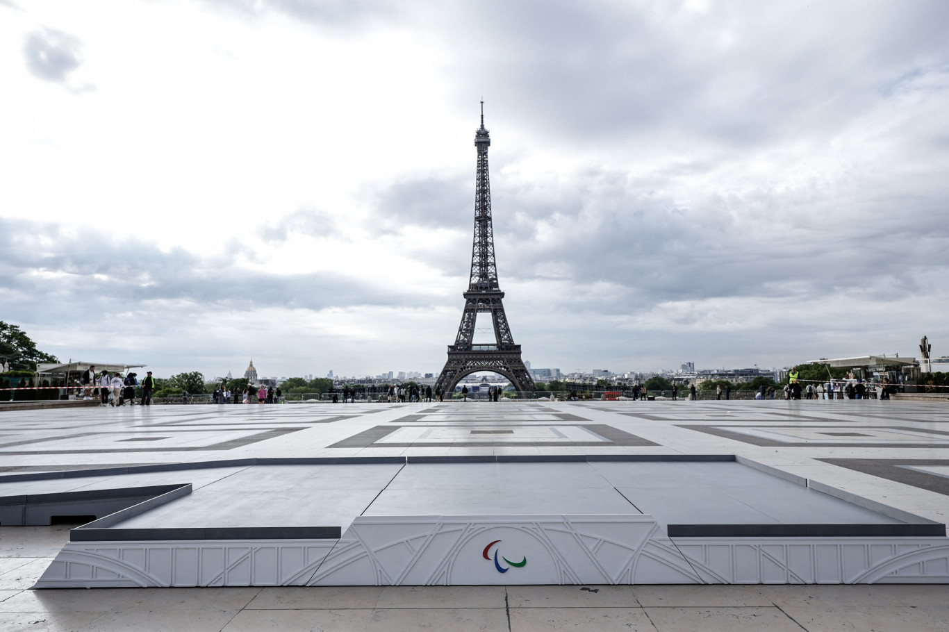 A francia hatóságok szerint az oroszok állhatnak az Eiffel-torony koporsós rejtélye mögött