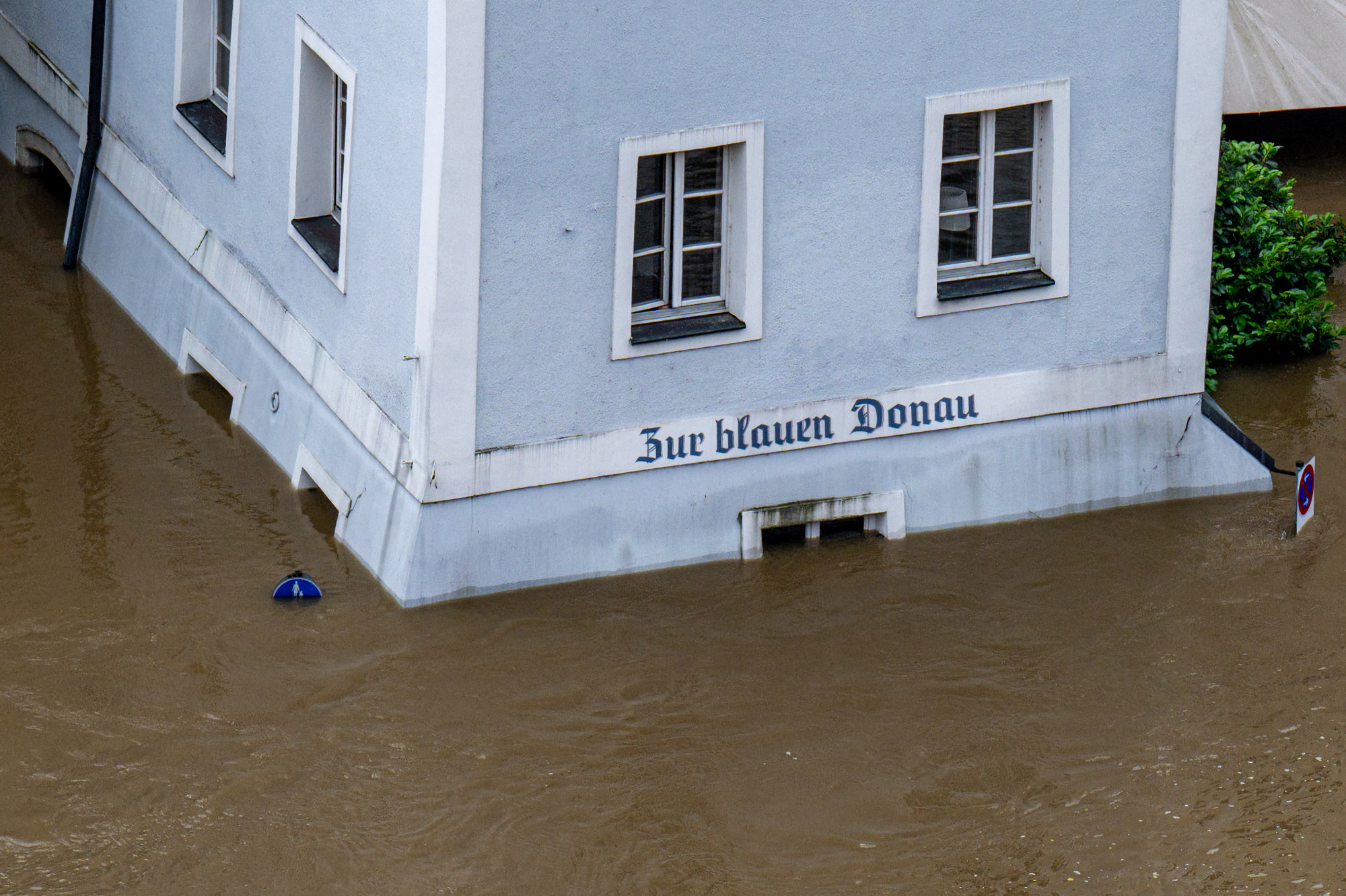 Passaui lakóház, aminek már első emeletét is majdnem elérte a Duna