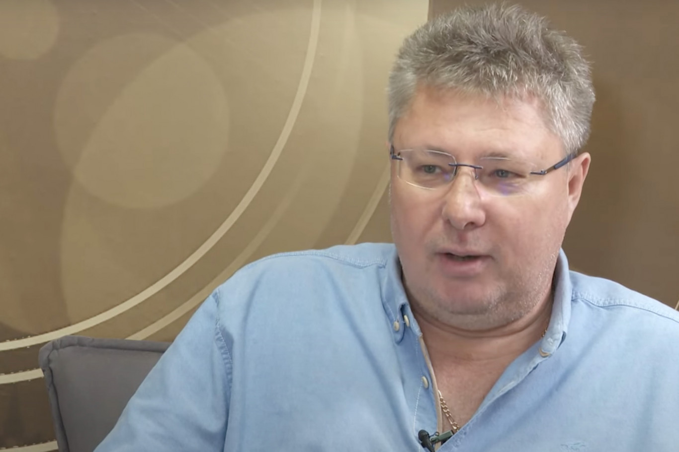 Játékosokkal ordibáló fideszes képviselő: „Szedjétek már össze magatokat a kurva anyátokat bazdmeg!”