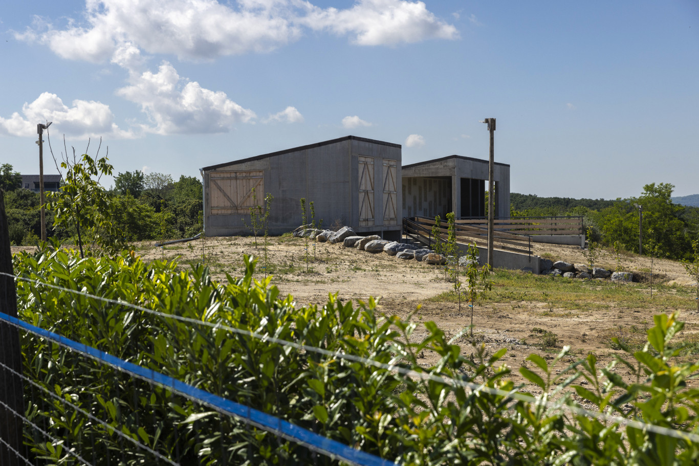 Pont időben, nyárra elkészült a 4iG alelnökének parádés megoldással felhúzott balatoni ingatlanja
