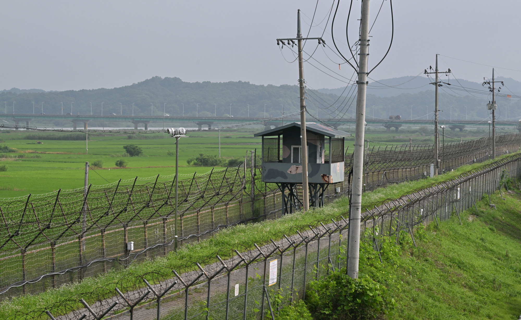 A léggömbök miatt Dél-Korea ismét hangszórókból fog adást sugározni az észak-koreai határ mentén