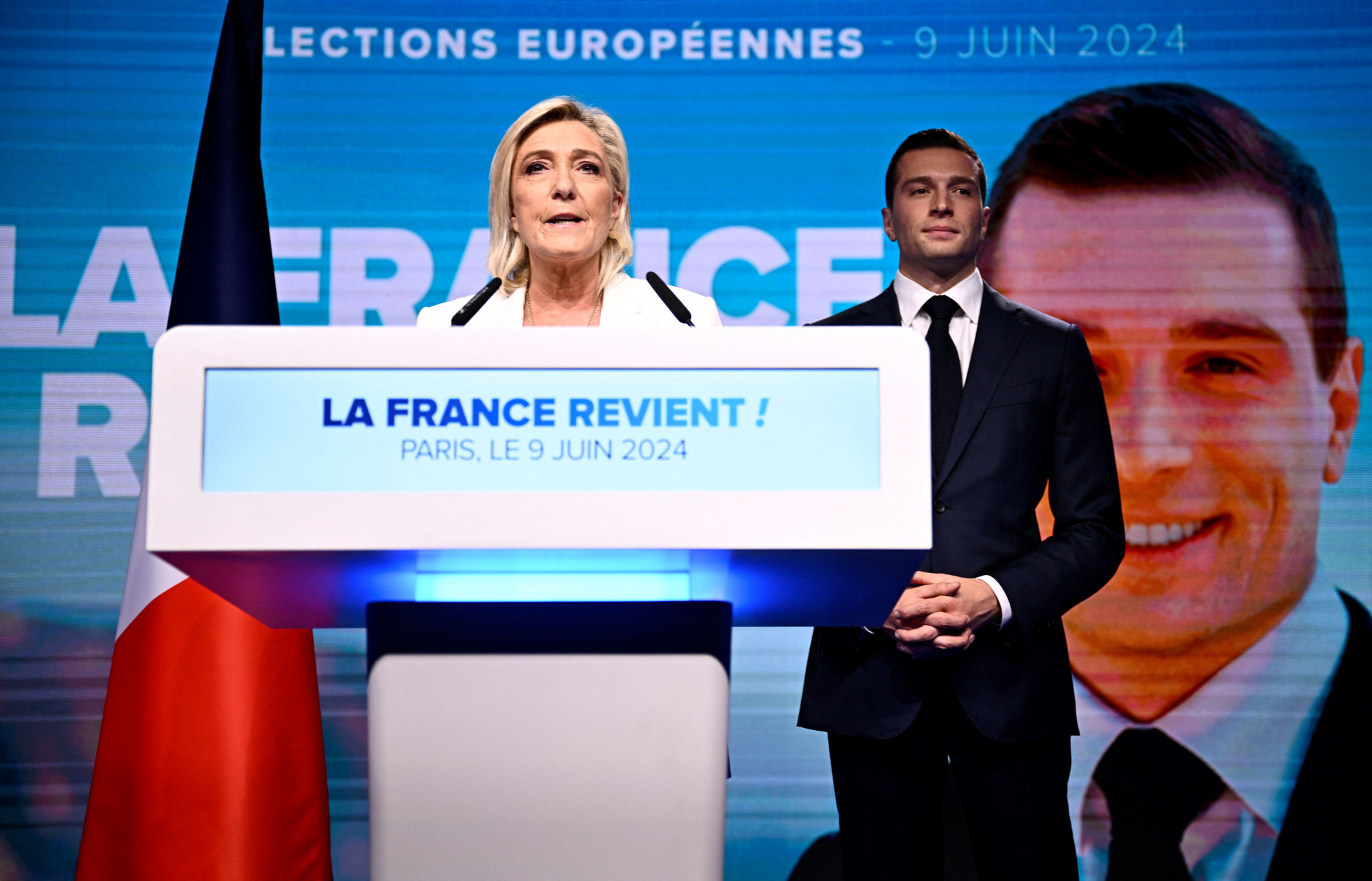 Marine Le Pen és Jordan Bardella, a Nemzeti Tömörülés vezetői, miután Macron elnök bejelentette, hogy feloszlatja a francia Nemzetgyűlést.
