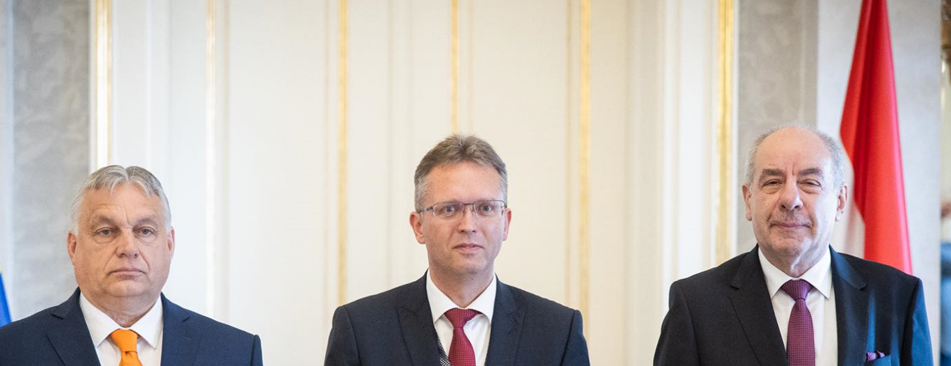 Egyetlen képen, hogy milyen rémisztő gondolat manapság Orbán miniszterének lenni