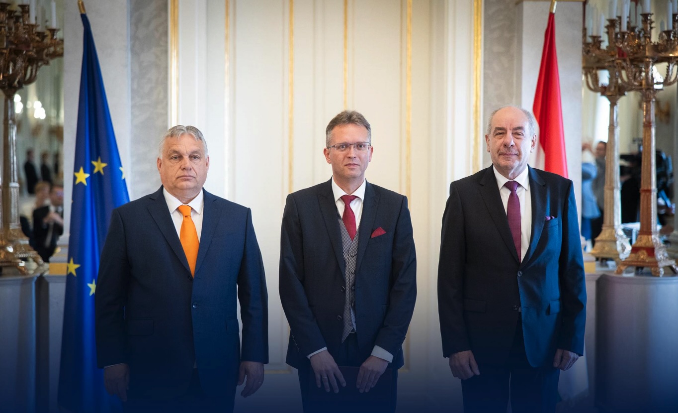 Egyetlen képen, hogy milyen rémisztő gondolat manapság Orbán miniszterének lenni