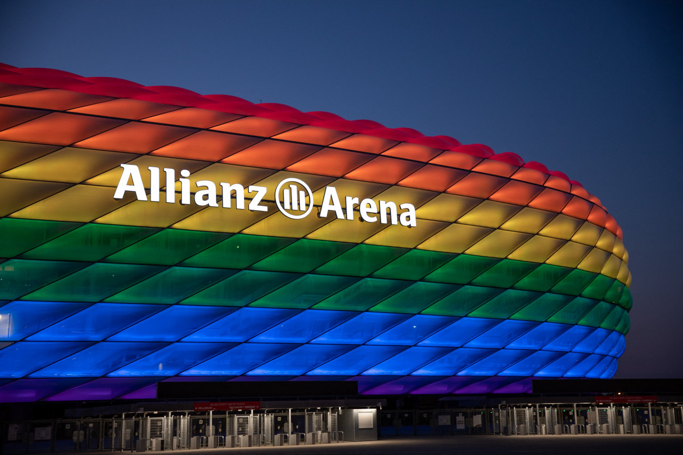 Két napra szivárványszínű lesz a müncheni stadion a foci Eb alatt