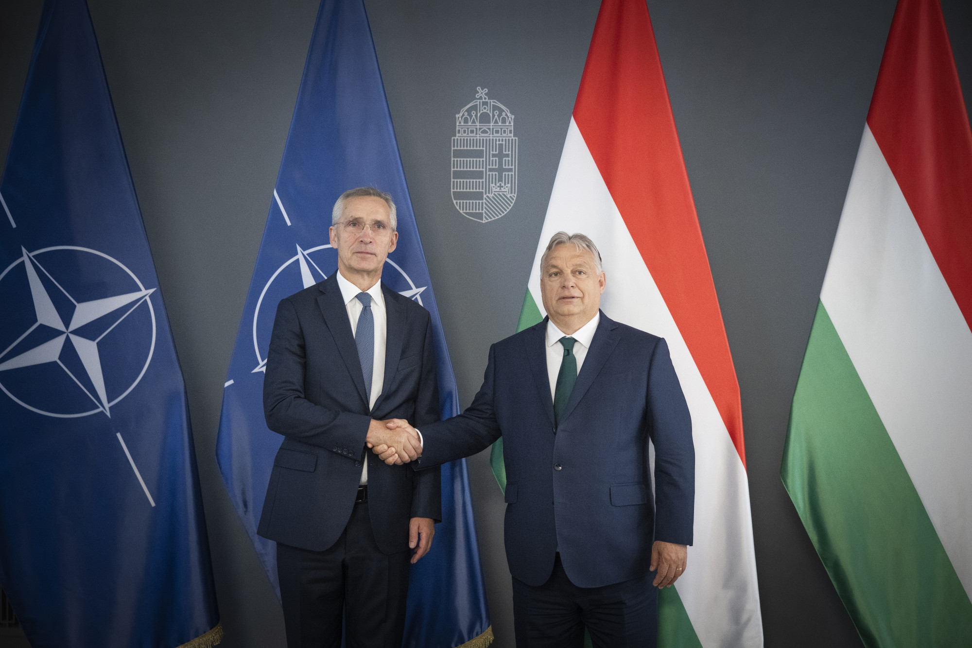Orbán: Magyarország nem fogja blokkolni a NATO döntéseit az orosz-ukrán háború ügyében