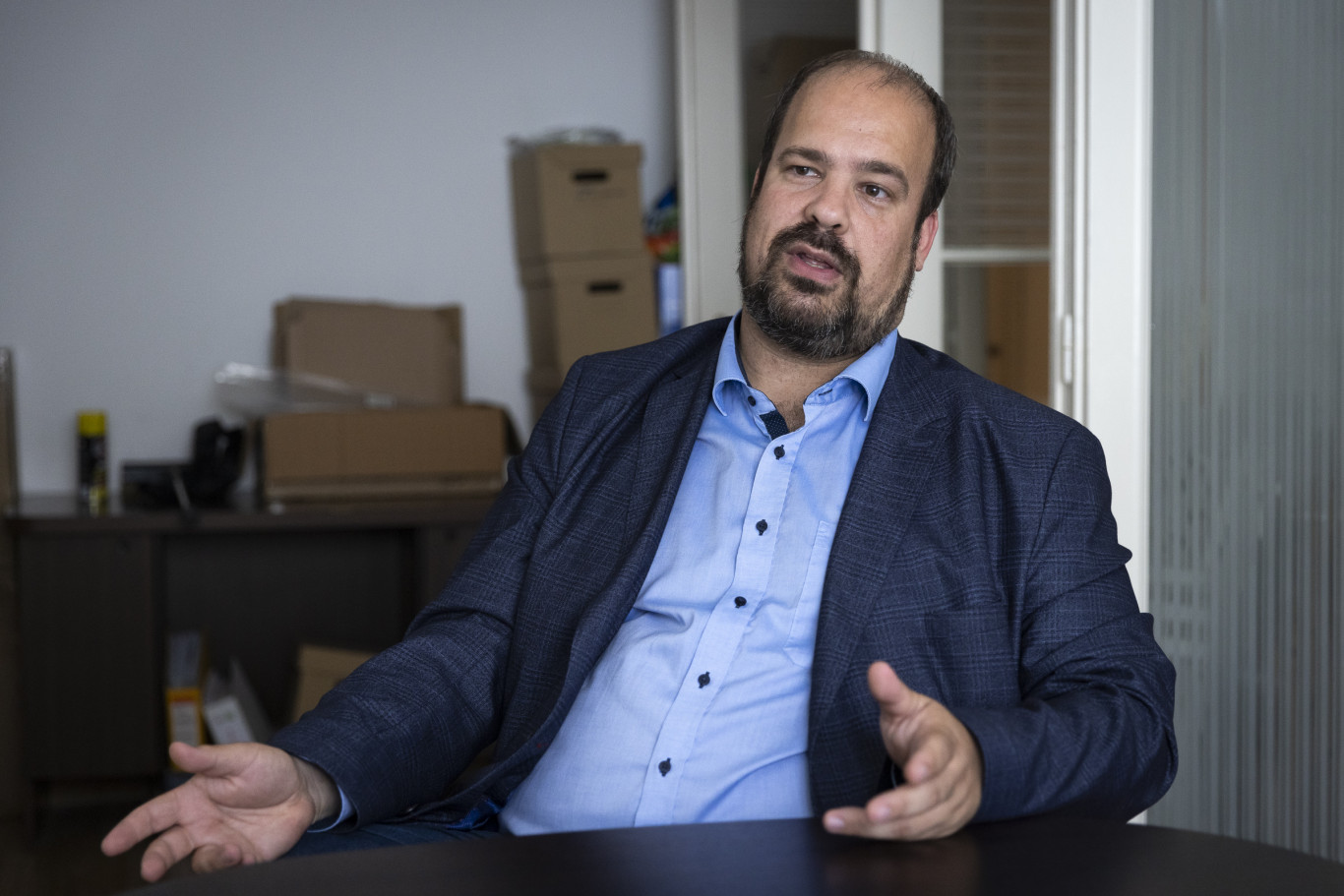 „A fél szememet állandóan azon kellett tartanom, hogy éppen mit akarnak ellopni a szocik”