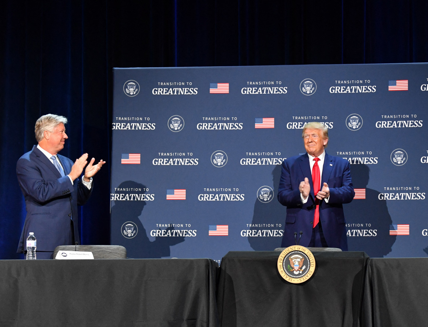 Donald Trump egykori lelki tanácsadója elismerte, hogy a nyolcvanas években abuzált egy 12 éves gyereket