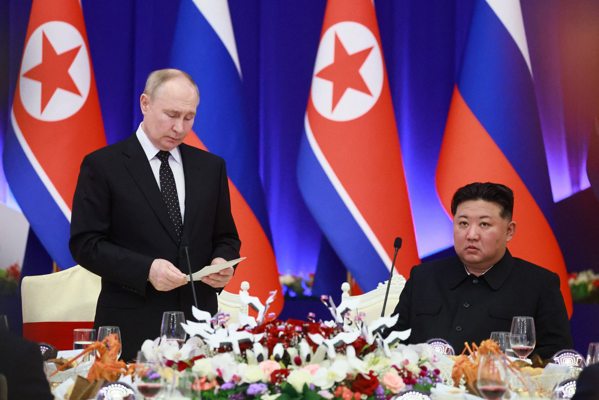 Amerika elképesztően aggódik amiatt, hogy Putyin fegyvereket szállíthat Észak-Koreának