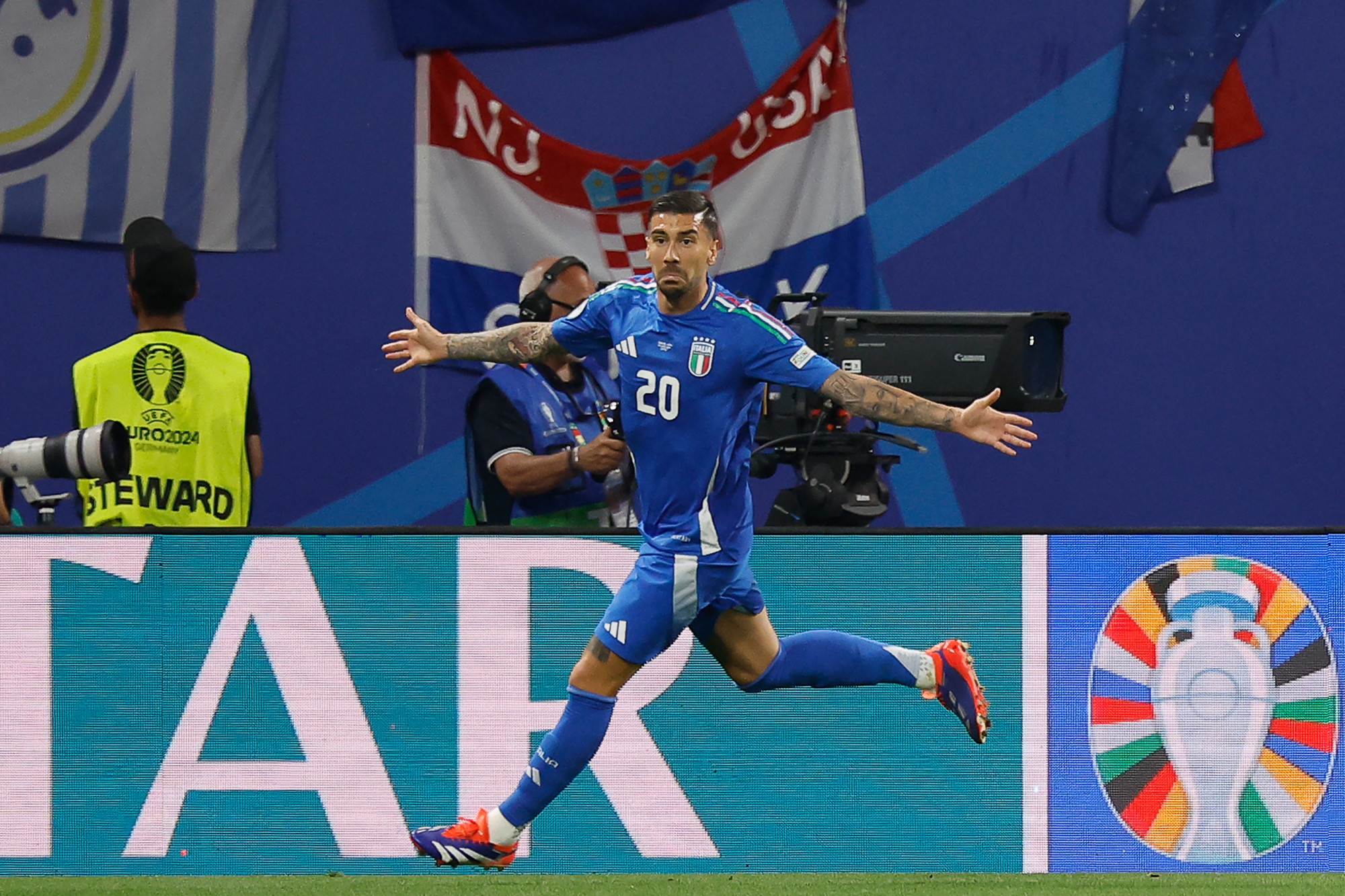 A 38 éves Modrić góljával a horvátok sokáig vezettek, de végül a 98.percben lőtt góllal Olaszország jutott tovább