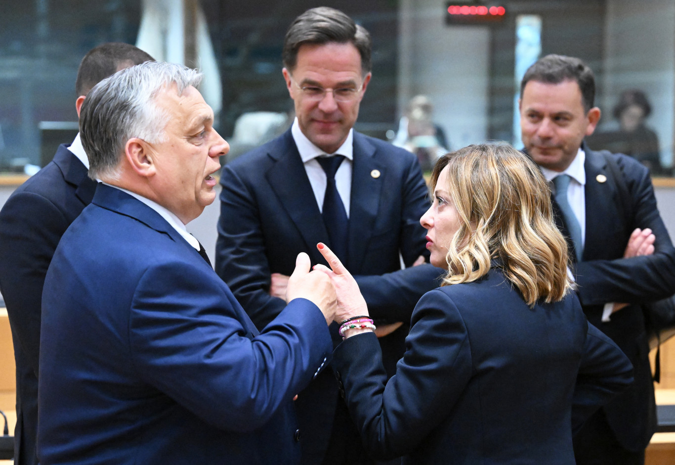 Európa legnagyobb füstös szobájában újraindul az Unió csúcsvezetőiről szóló alkudozás