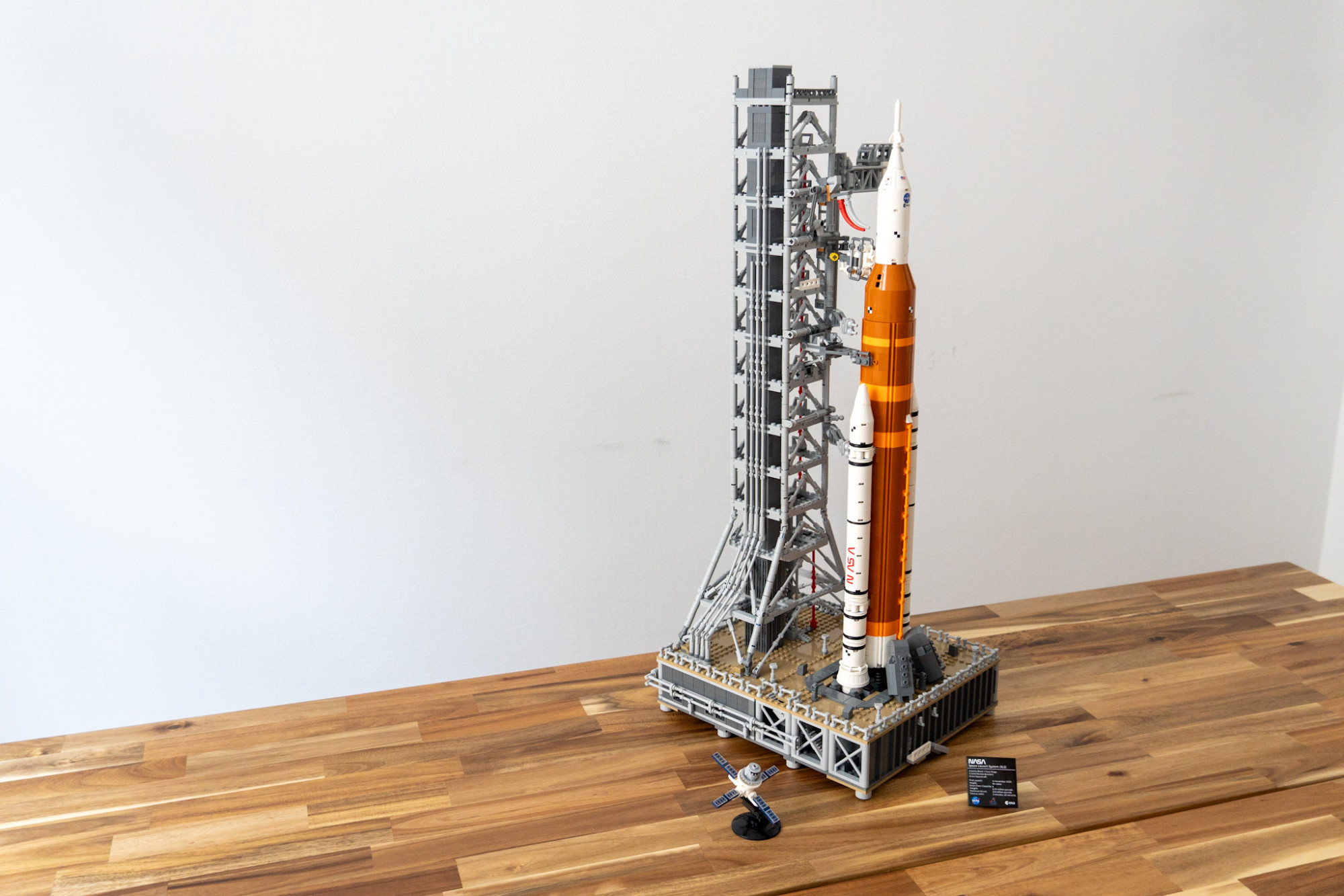 Felépítettük legóból az Artemis rakétát, amivel pár éven belül újra emberek utazhatnak a Holdra