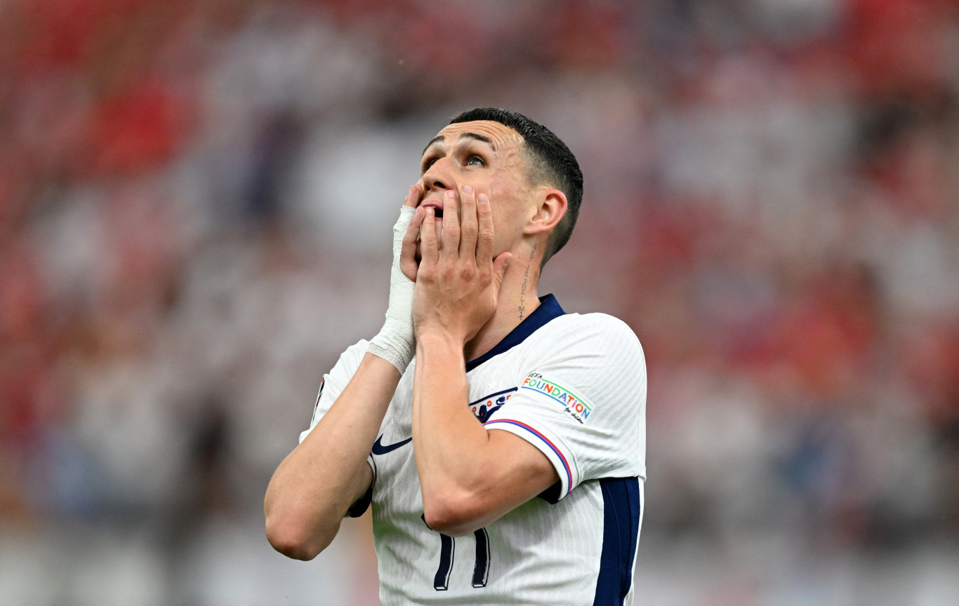 A játékosoknak is vállalniuk kell a felelősséget a szégyenteljes teljesítmény miatt Phil Foden szerint