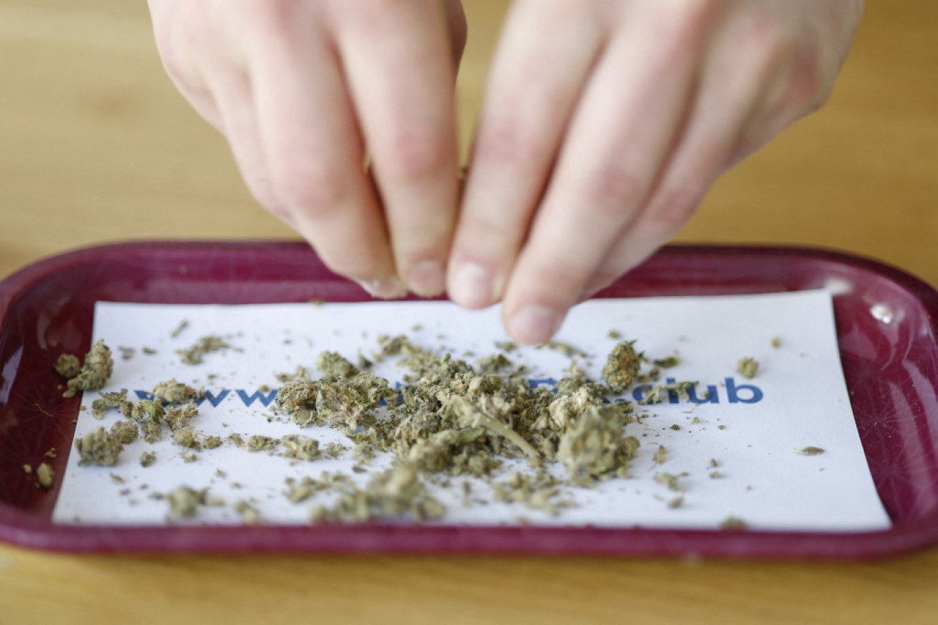 Kábító gumicukor miatt került kórházba 31 külföldi