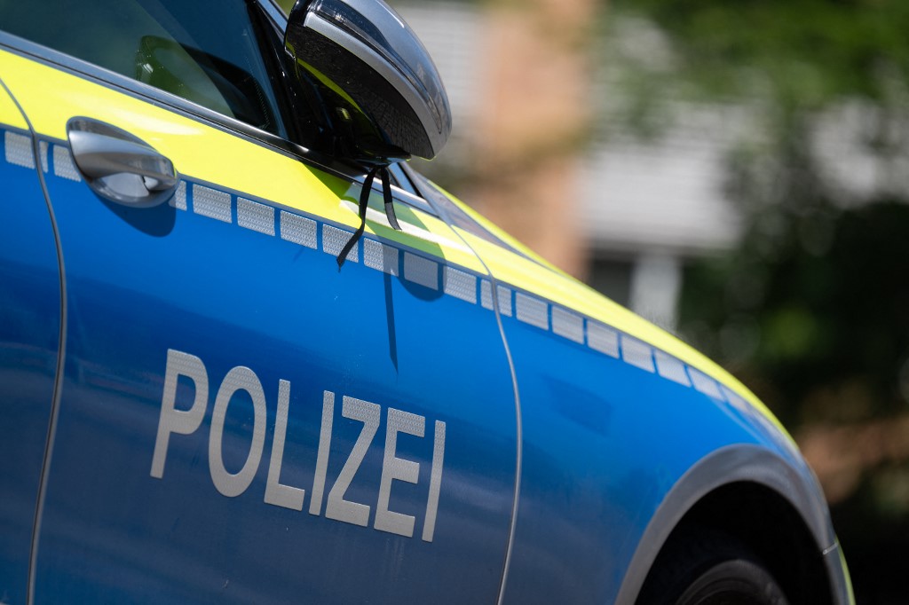 Rendőrökre késsel támadó férfit lőttek agyon egy német vasútállomáson
