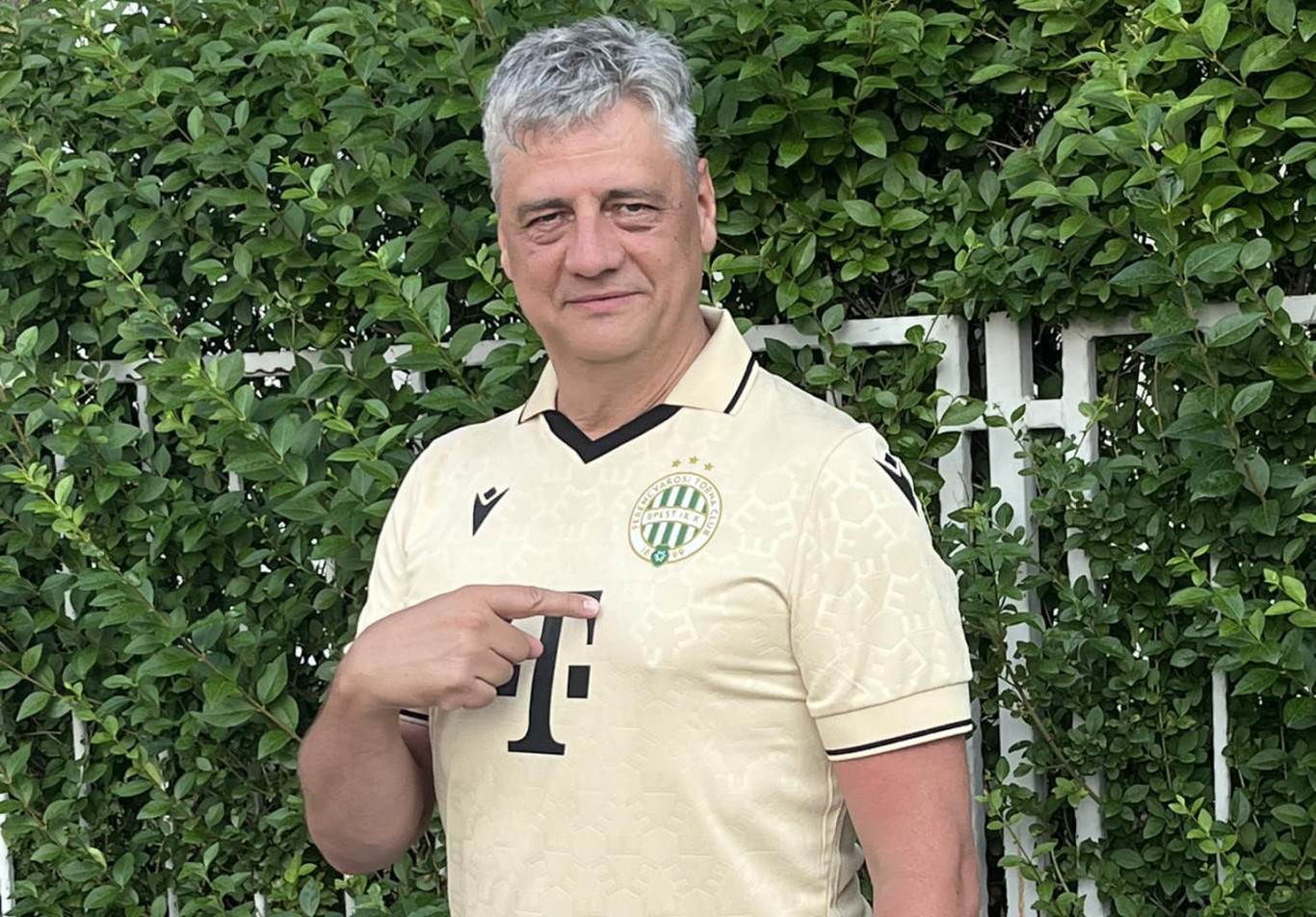 Büszkén reklámozza a Fradi új mezét a DK-s Gréczy Zsolt