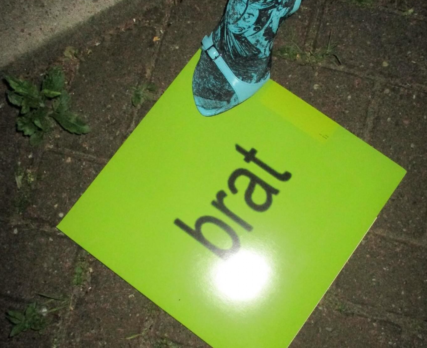 Szállj be, lúzer: itt a Brat Girl Summer!