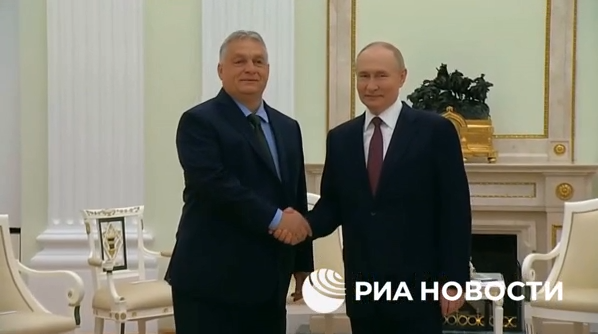Orbán nehéz körülményekről beszélt, Putyin sűrűn bólogatott