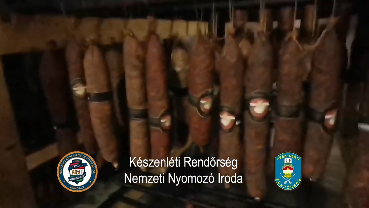 Kolbászok közt termesztették a füvet egy Szeged melletti húsfeldolgozóban