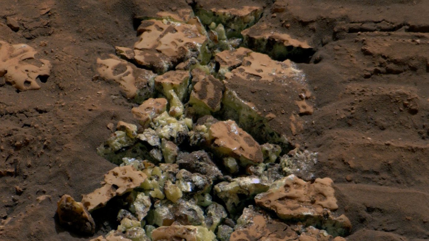 Curiosity has found yellow crystals on the surface of Mars, the likes of which we have never seen before on the planet.