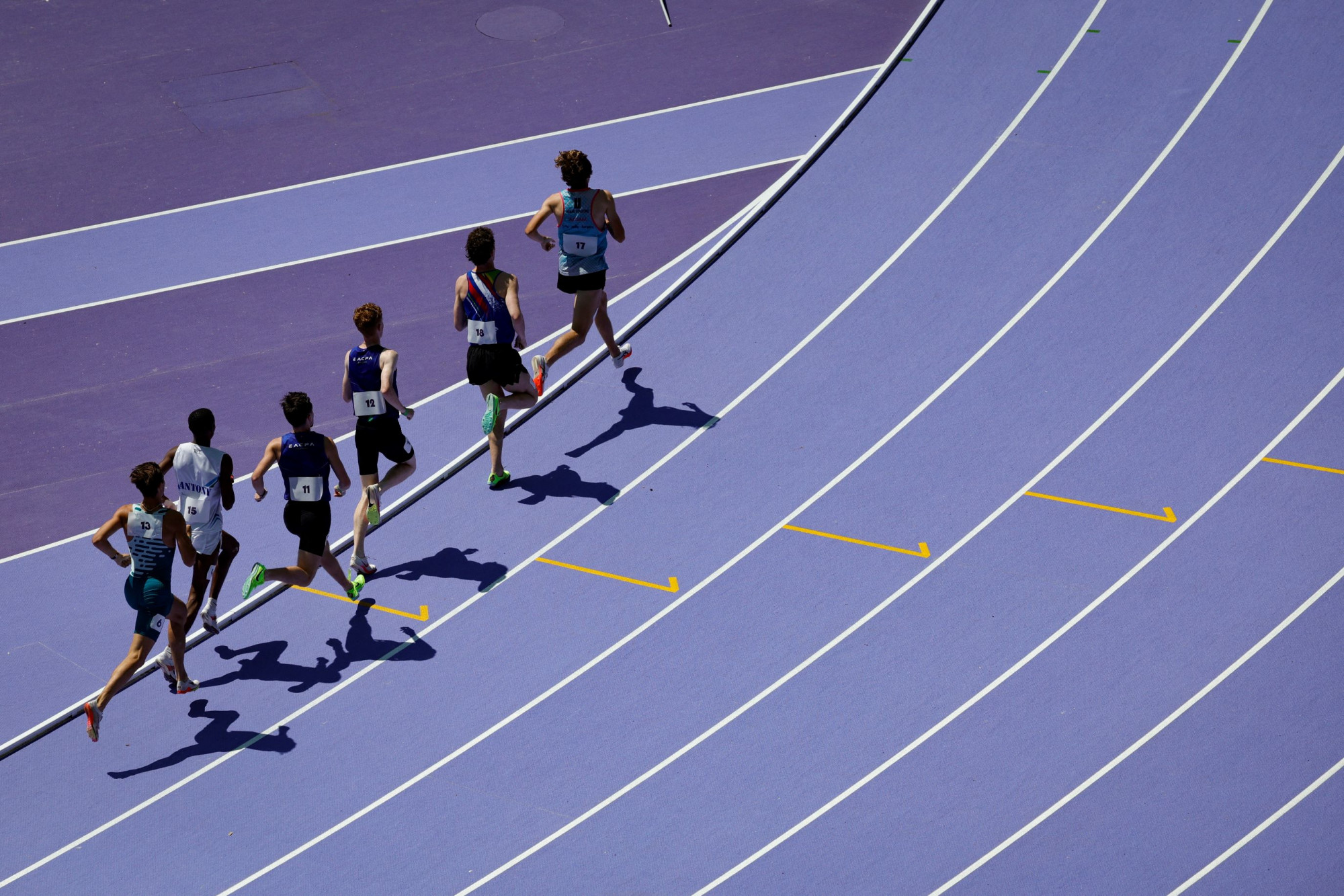 Kagylóhéj felhasználásával készült az olimpia új, lila színű atlétikai pályája