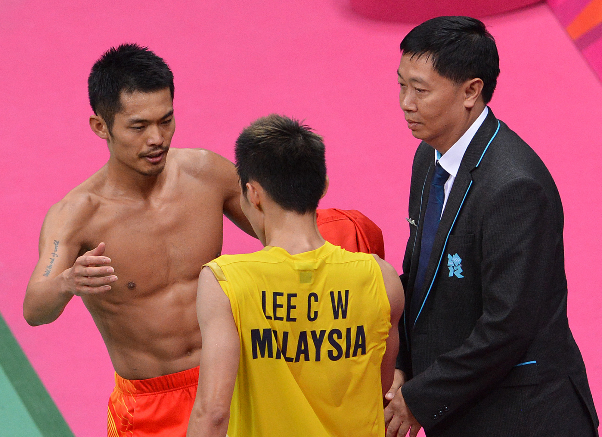 A tollaslabdát egy évtizedig uraló két ázsiai játékos, a kínai Lin Dan és a maláj Lee Chong Wei a 2012-es londoni olimpia döntője után