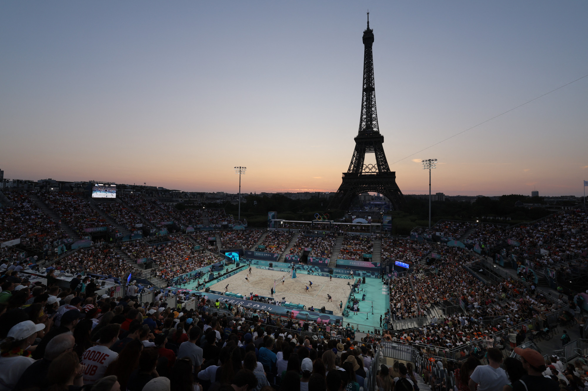 Teltház az Eiffel-torony Stadionban