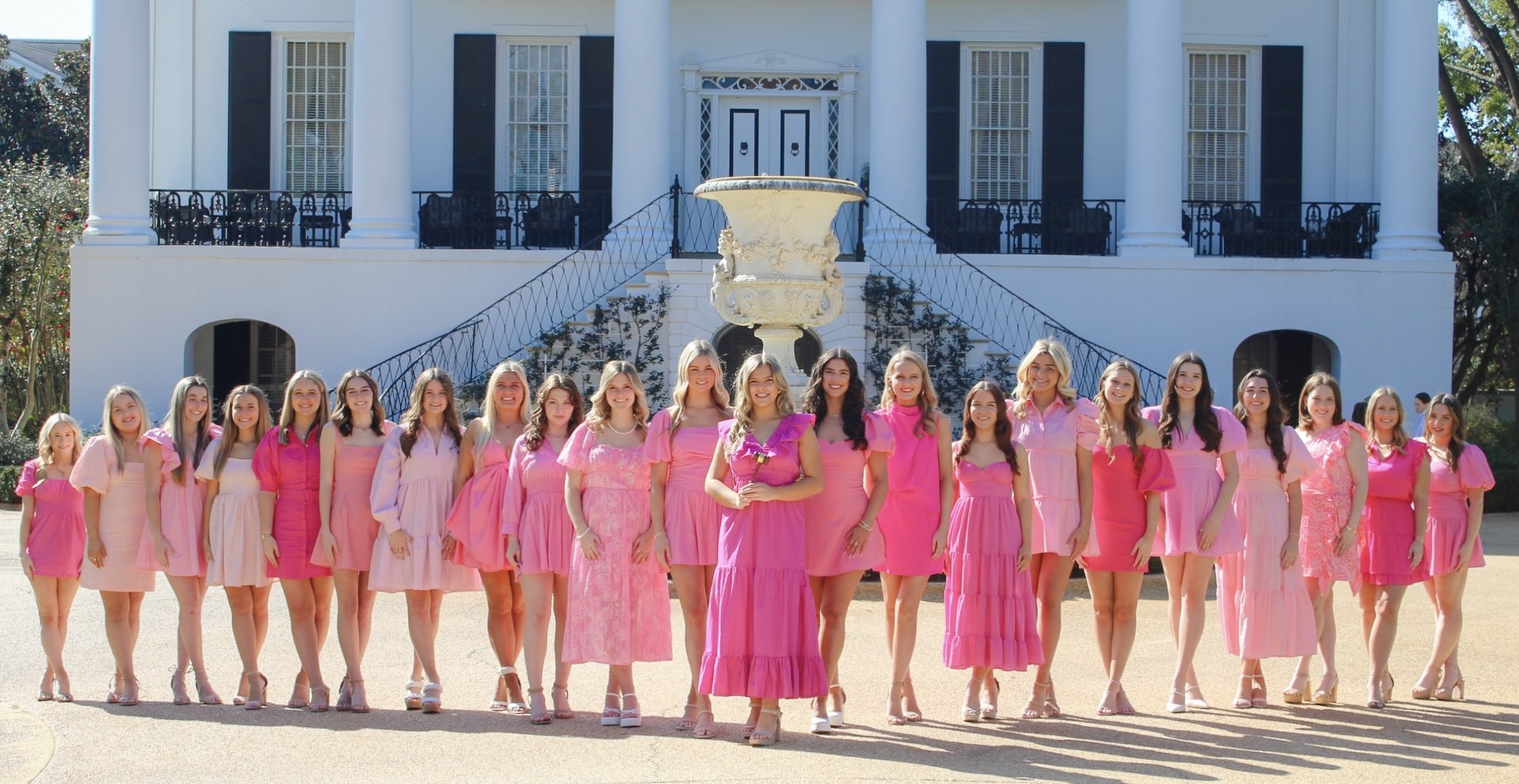 Az Alpha Omicron Pi sorority tagjai az Alabamai Egyetemen