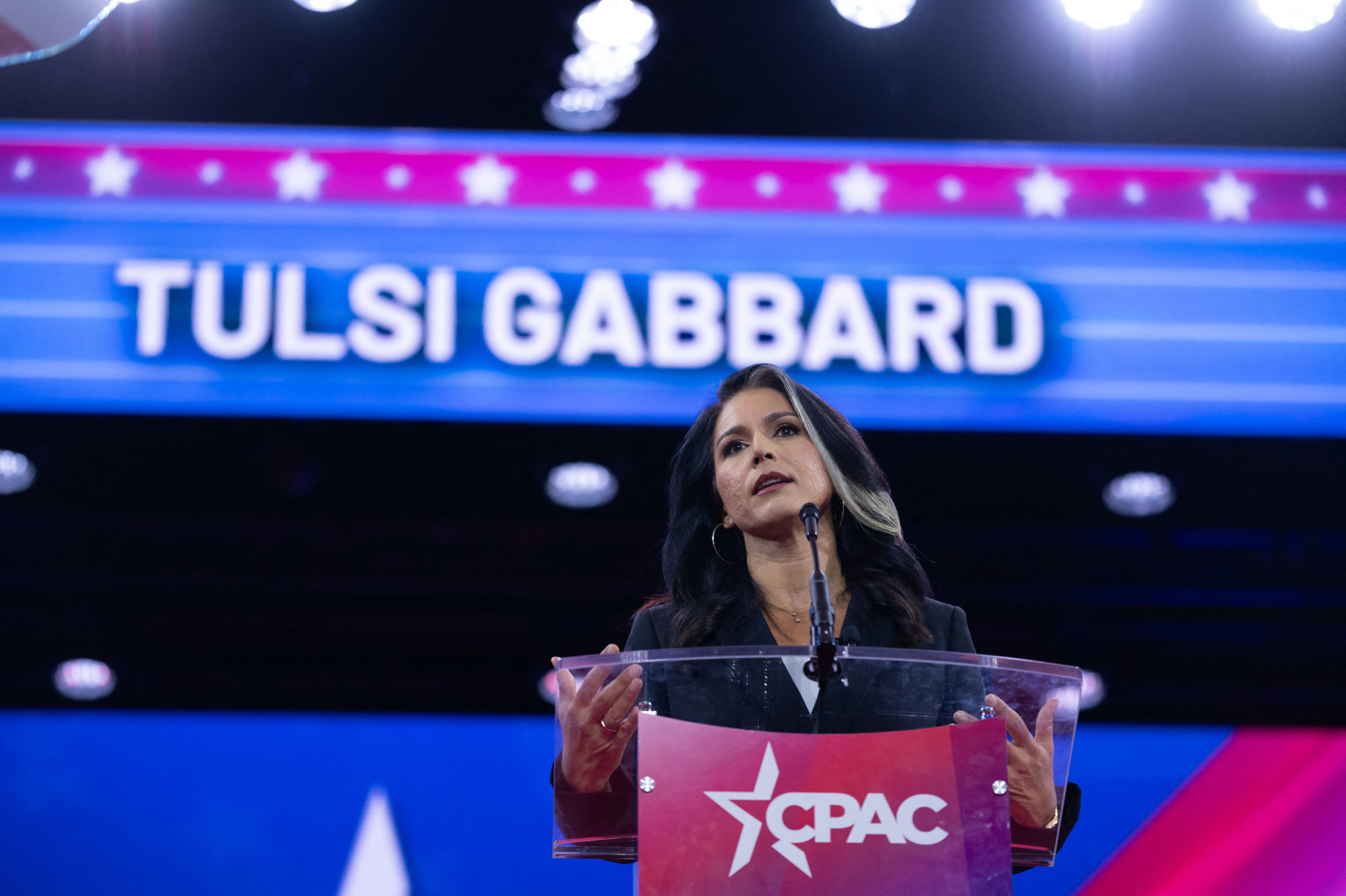 A volt demokrata Tulsi Gabbard a republikánus CPAC-on februárban