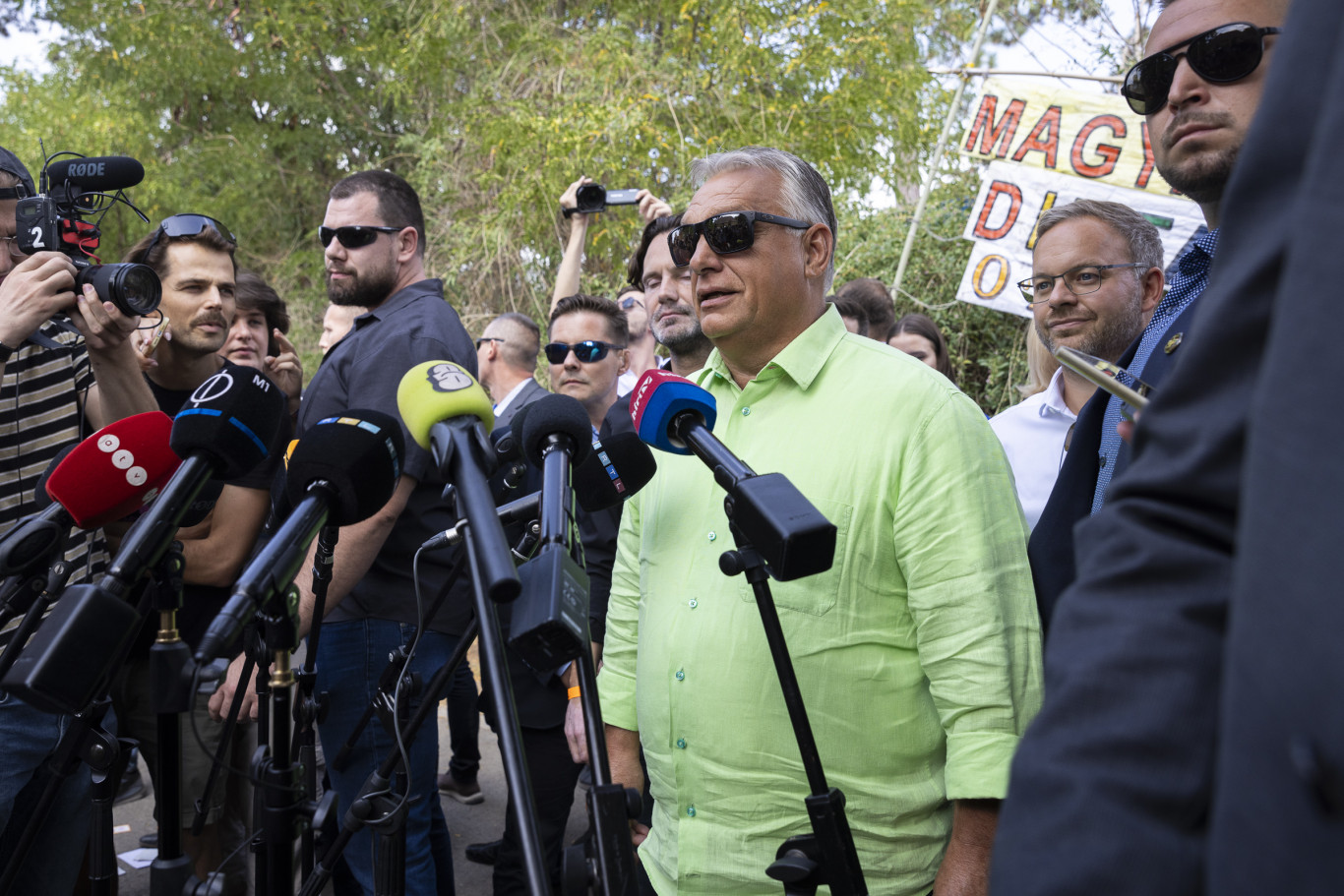 Orbán Viktor rögtönzött sajtótájékoztatón beszélt Magyar Péterről, Bese Gergőről, az egészségügyről és a Fidesz népszerűségéről is