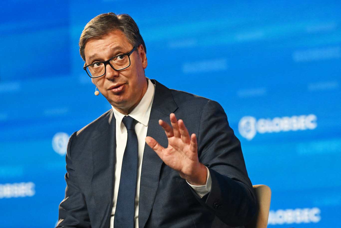A litvánok után a lettek sem engedik át a légterükön a Moszkvába igyekvő Vucic gépét