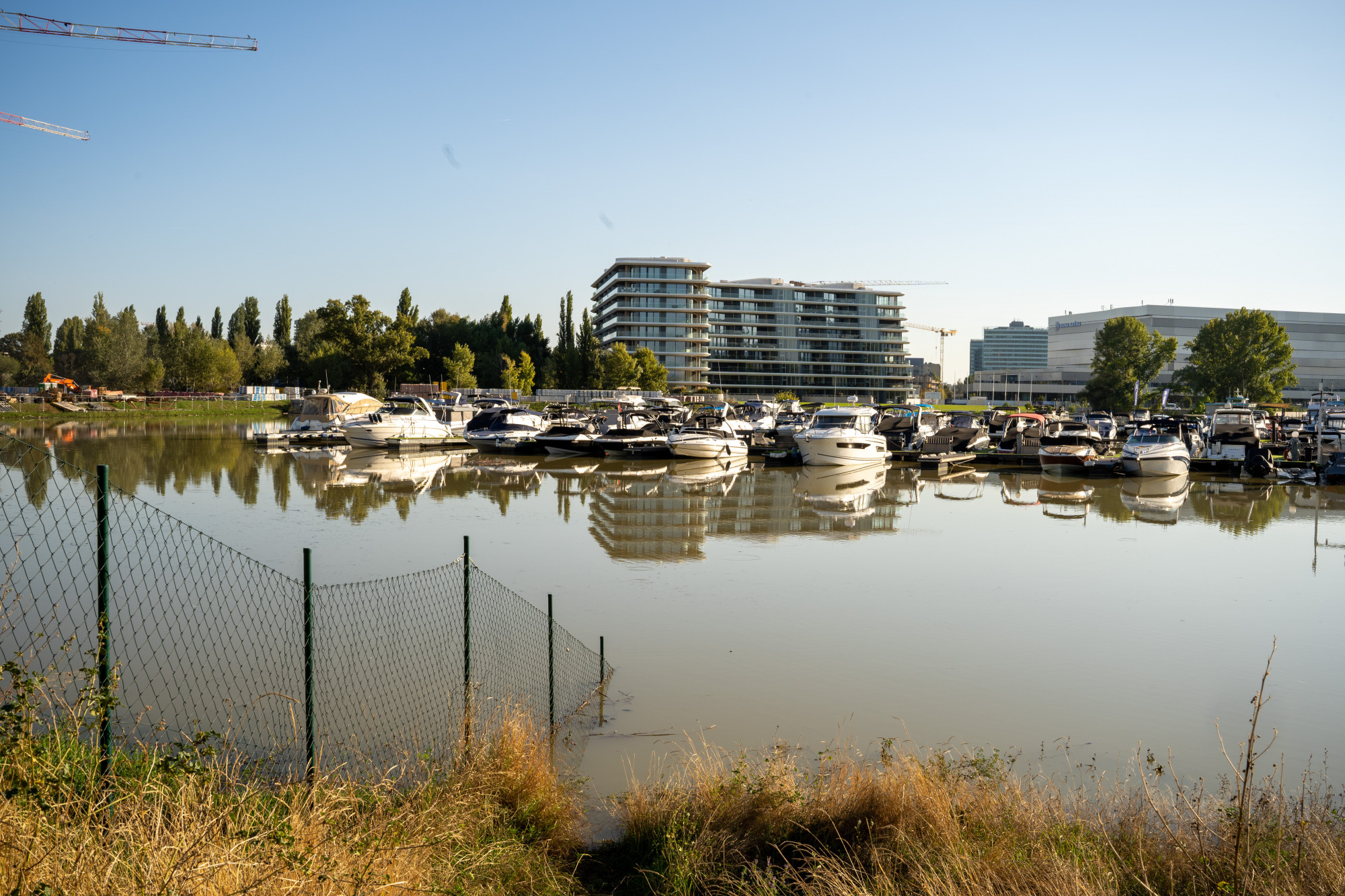 A Marina-part kikötőit is érinti az áradás.