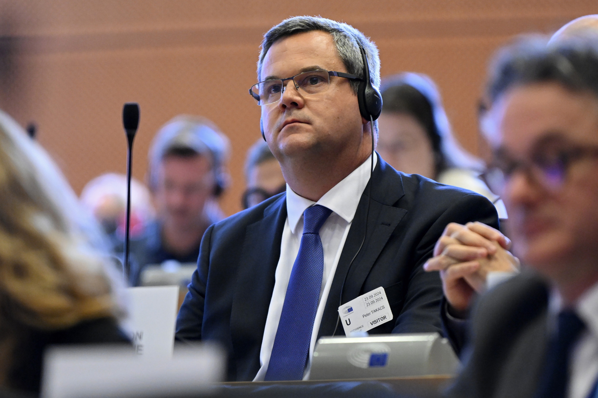 Takács Péter szerint 2027-ig nem lesz béremelés az egészségügyben, de mesteri logikával próbálja vigasztalni a dolgozókat